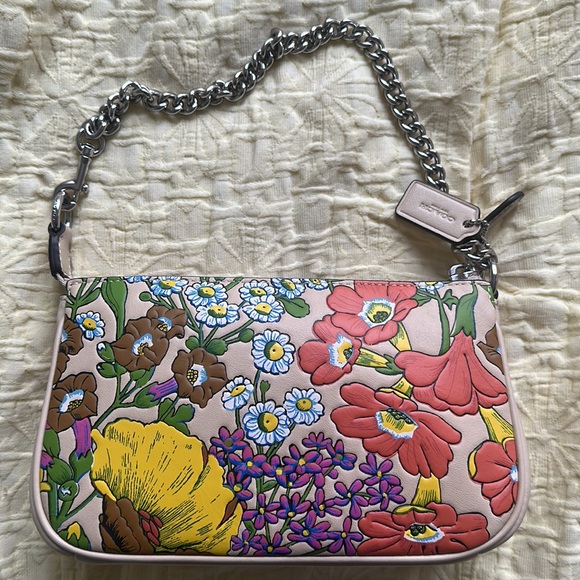 💯 % Authentic Coach Floral Leather Pouch - Picture 4 of 17